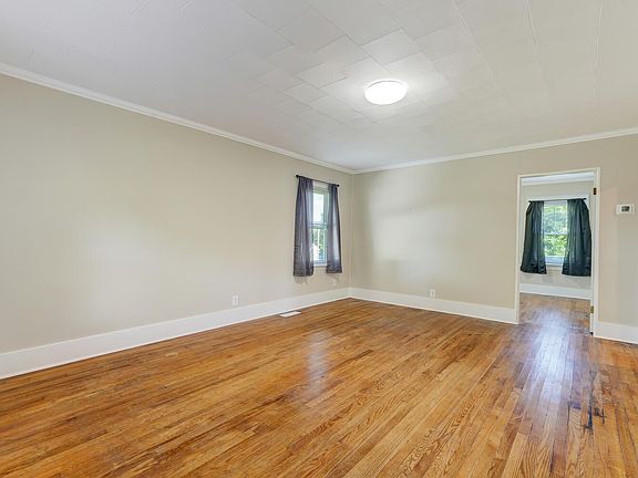 5th image of 206 Merriman St