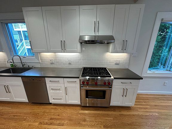 5th image of 219 Lake St