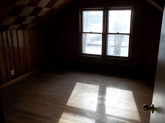 3rd image of 22861 Globe Ave