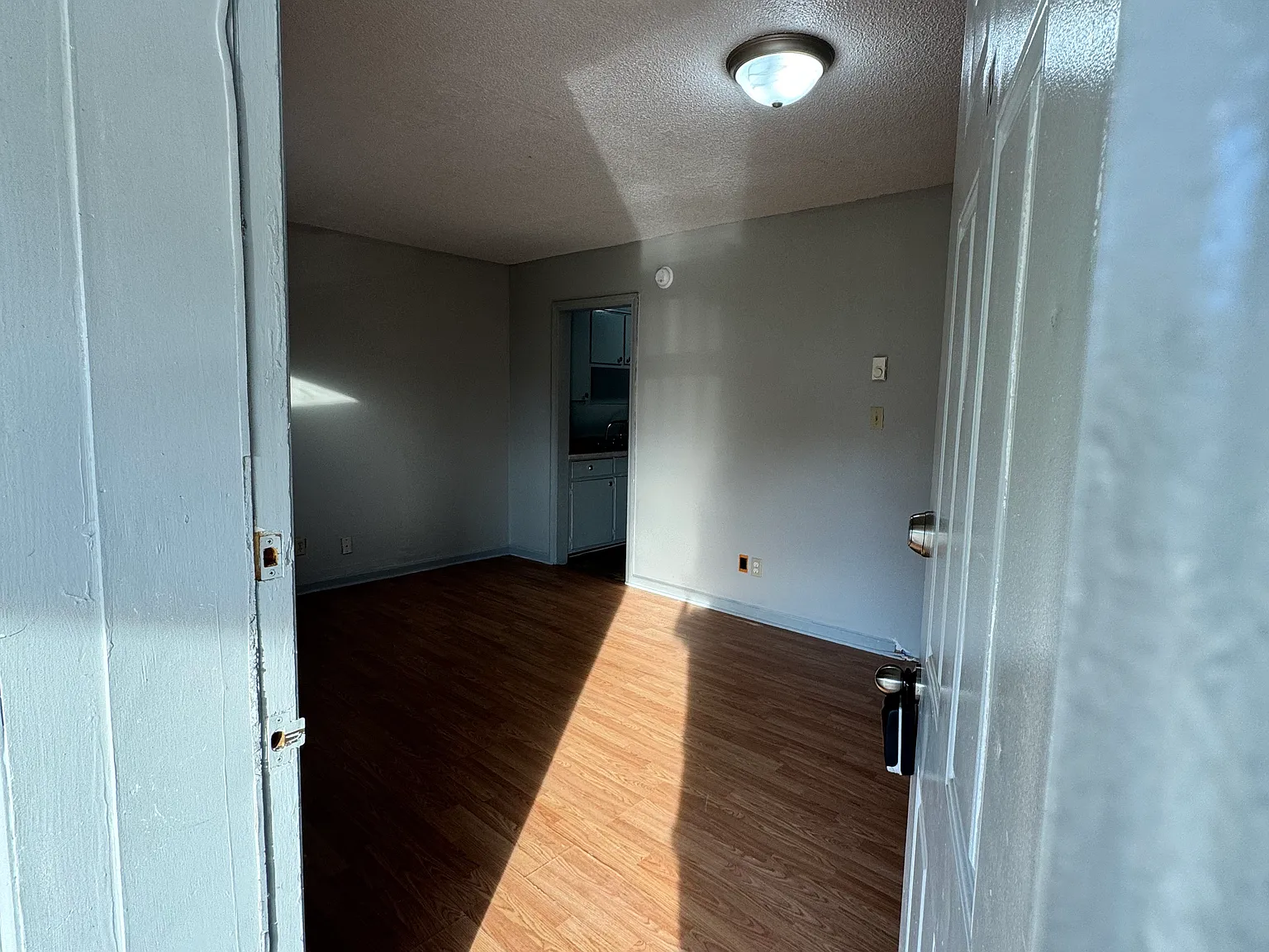 3 bed, 700 sqft, $750 — Photo 2