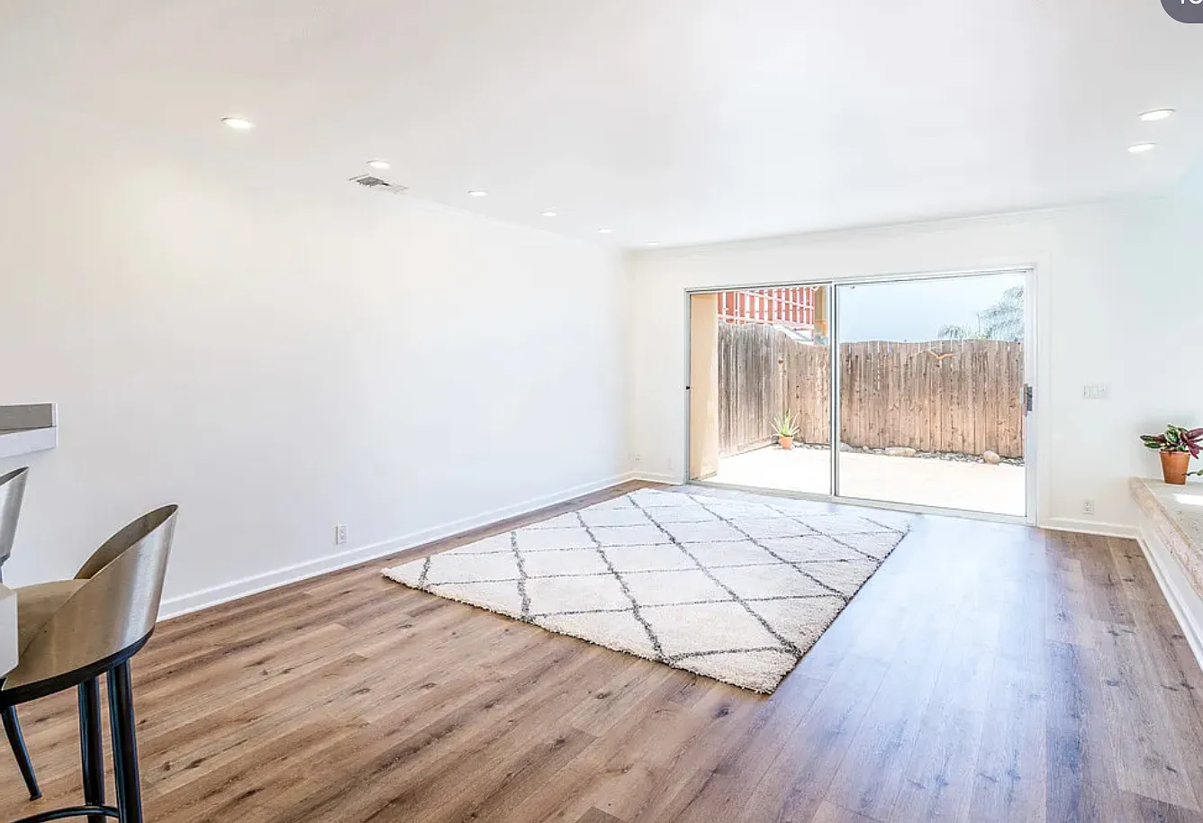 2 bed, 1.5 bath, 1007 sqft, $3,995 — Photo 3