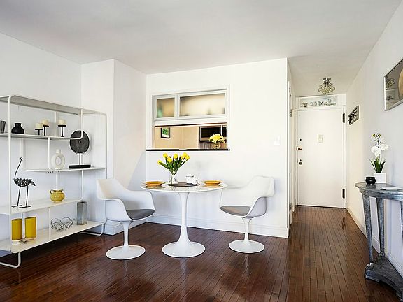 5th image of 201 W 70th St APT 11A