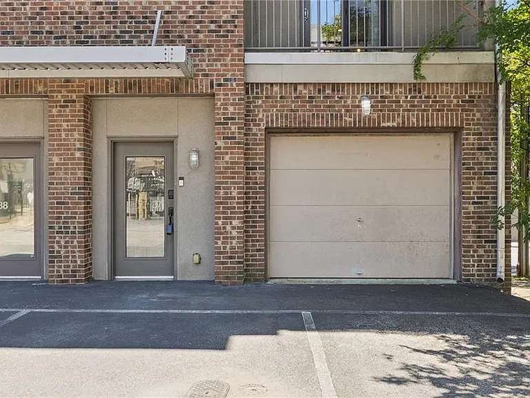 238 Walker St SW #37 — Photo 2