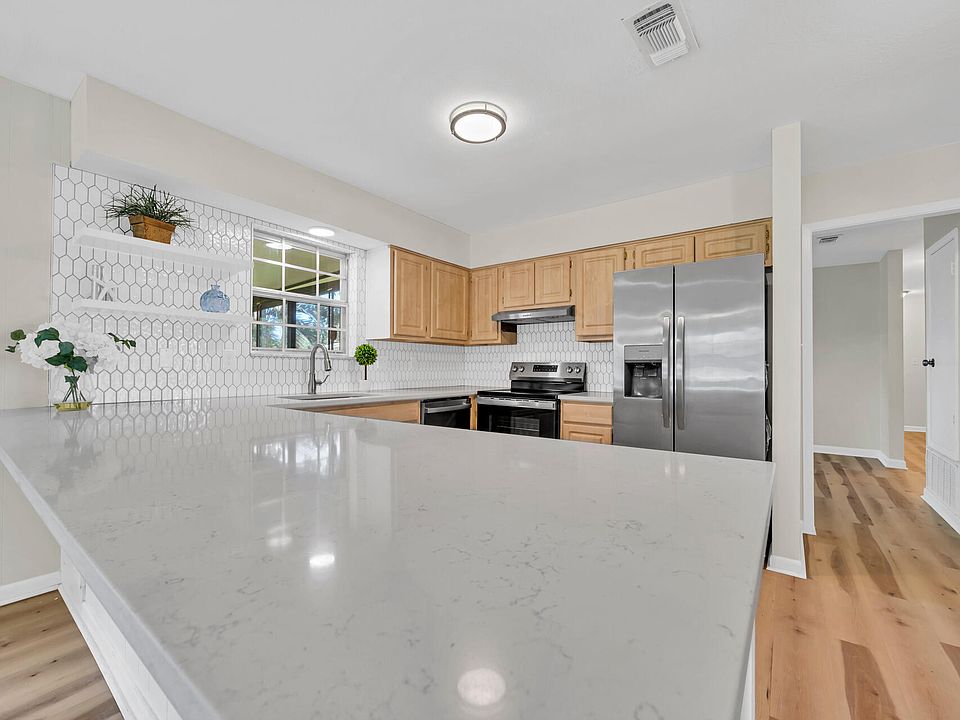 1st image of 377 Marie Cir NW