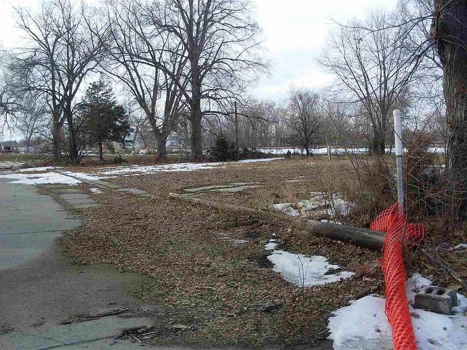 1st image of 309 N 1st St