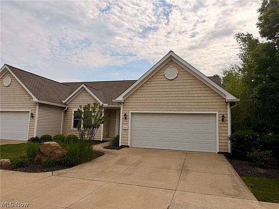 2nd image of 897 Stonewater Dr