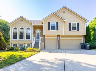 1660 SE Dalton Dr, Lees Summit, MO 64081