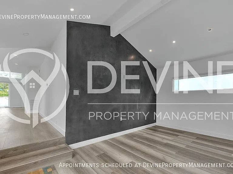 3026 Greenfield Ave — Photo 17