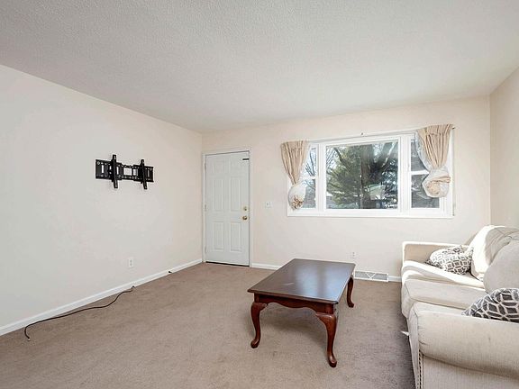 5th image of 1204 Spruce Hills Dr
