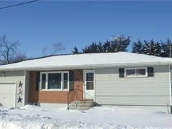 1109 N Railroad St, Sumner, IA 50674