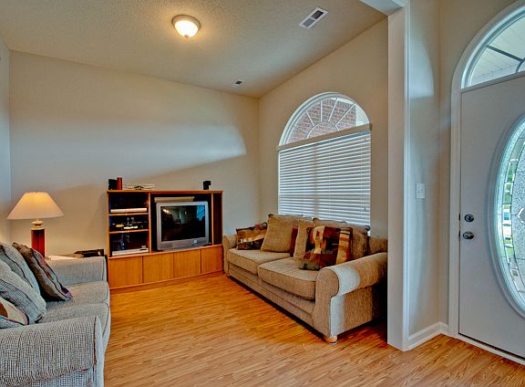 Front room/media/den