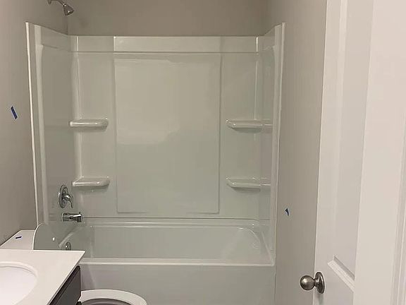 4th image of 904 Eetwater Grvs #105