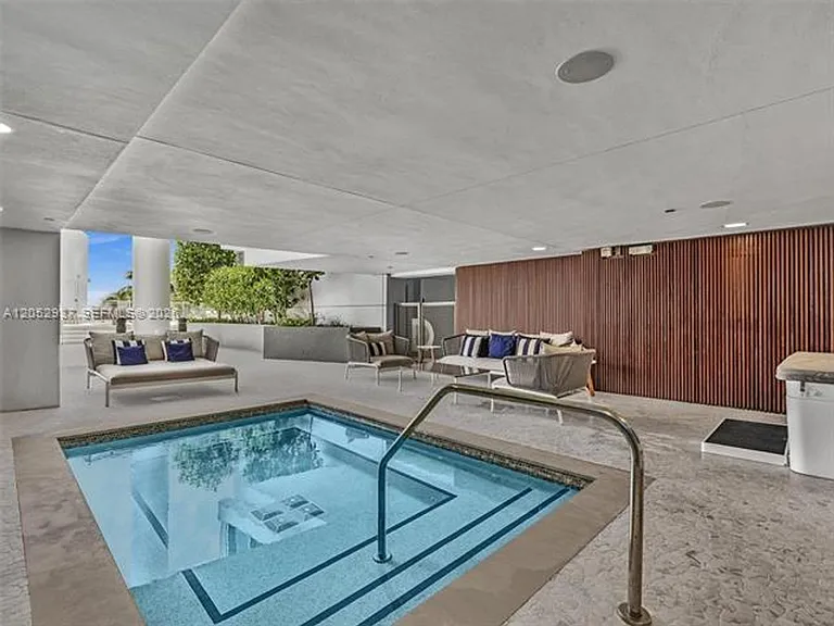 17001 Collins Ave #CU-2106 — Photo 32