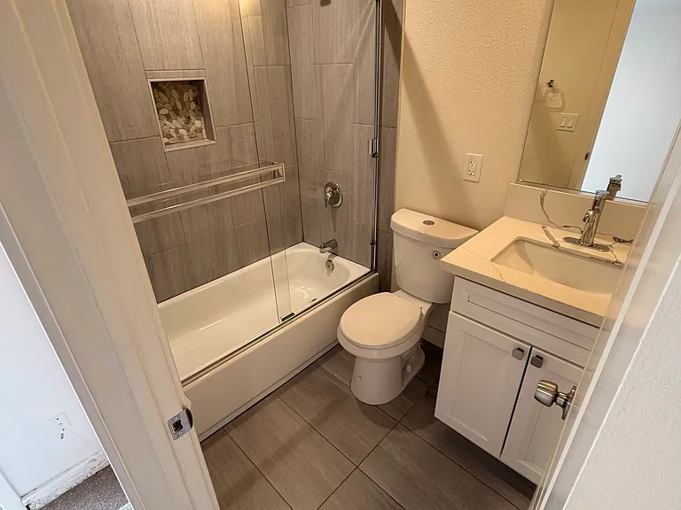 638 S 42nd St — Photo 3