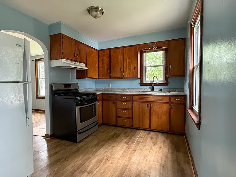 604 N Taylor St — Photo 7