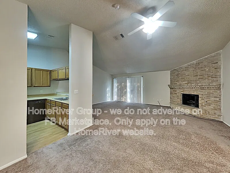 3 bed, 2.0 bath, 1373 sqft, $1,695 — Photo 3