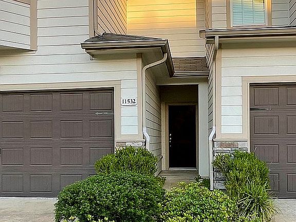 4th image of 11532 Champions Green Dr