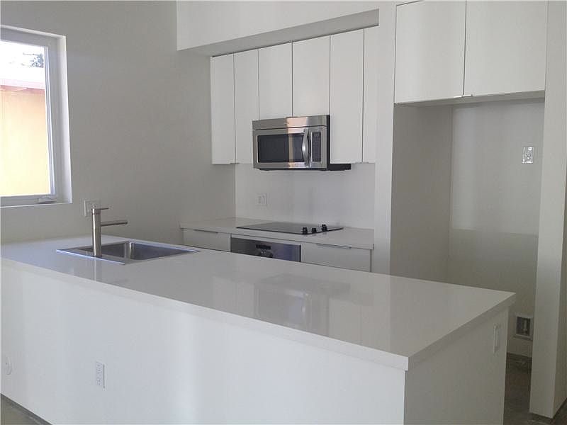 OPEN KITCHEN