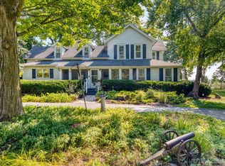 39W856 McDonald Rd, Elgin, IL 60124