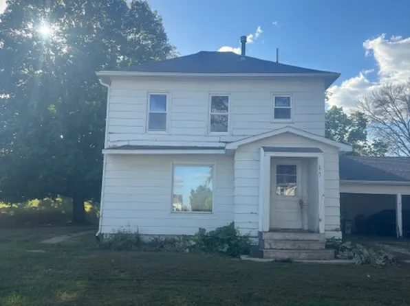 215 N Oak St, West Union, IA