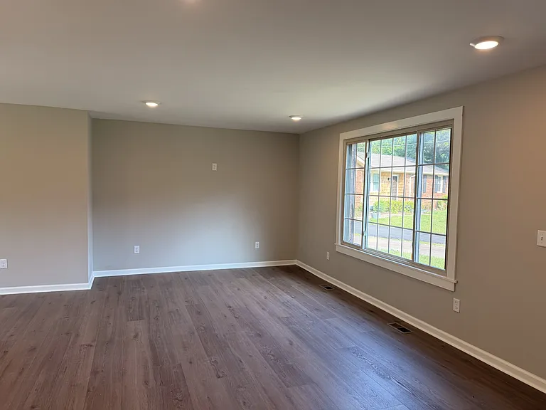 110 Cheryl Ct — Photo 9