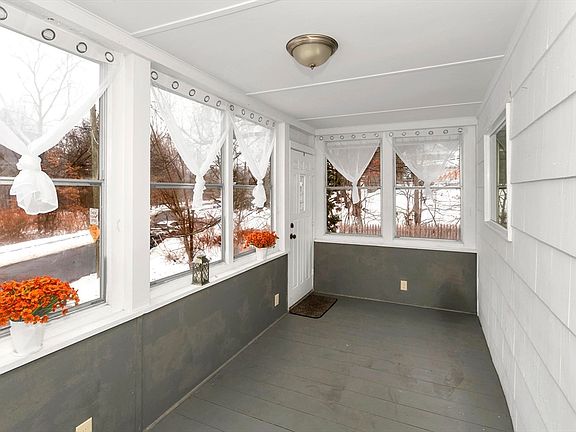 4th image of 8 Putnam St