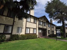 6954, 1 beds  1.0 baths (602 sqft)