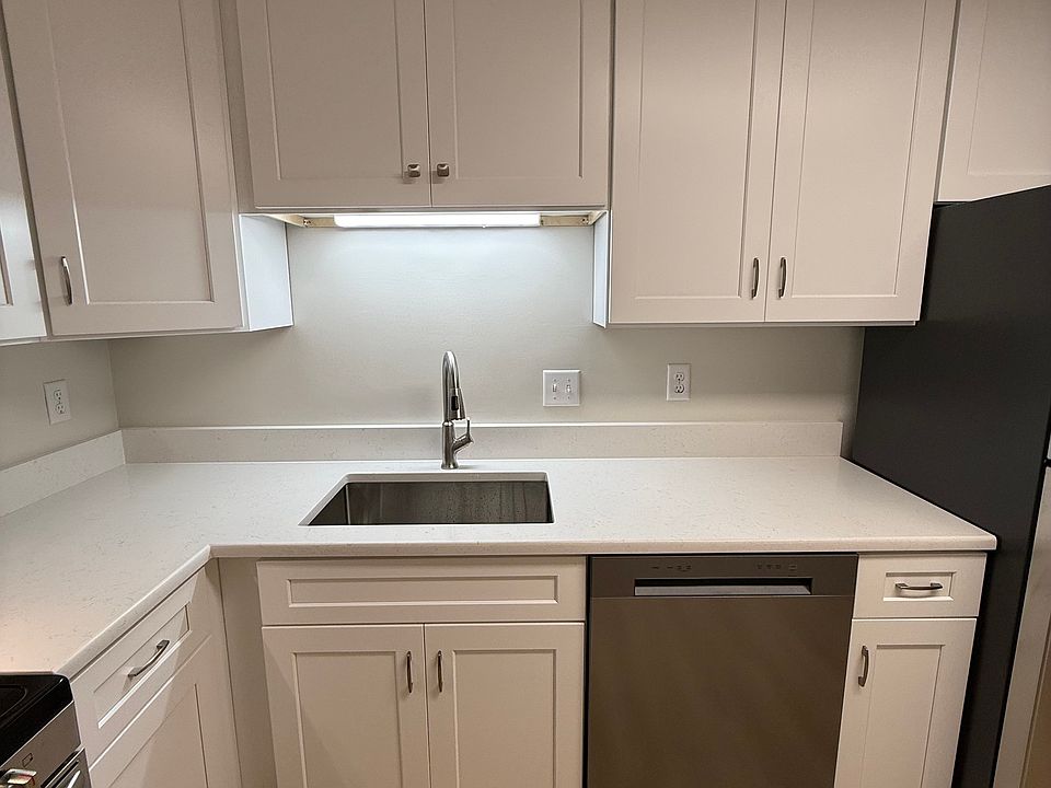 1st image of 189 Littleton Rd