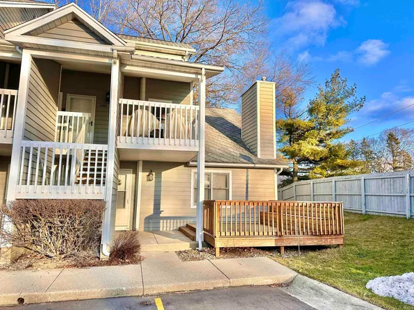 1412 N Oakhill Dr, South Bend, IN 46637