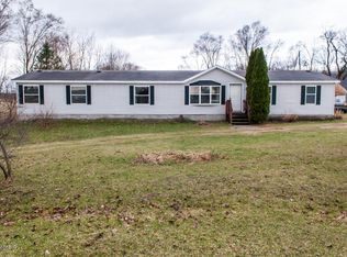 944 9th St, Plainwell, MI 49080