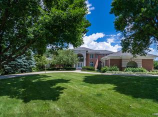 7006 Inverway Dr, Crystal Lake, IL