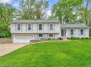 591 S Spinningwheel Ln, Bloomfield Hills, MI 48304