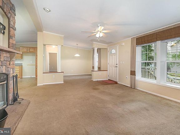 4th image of 810 Swan Dr