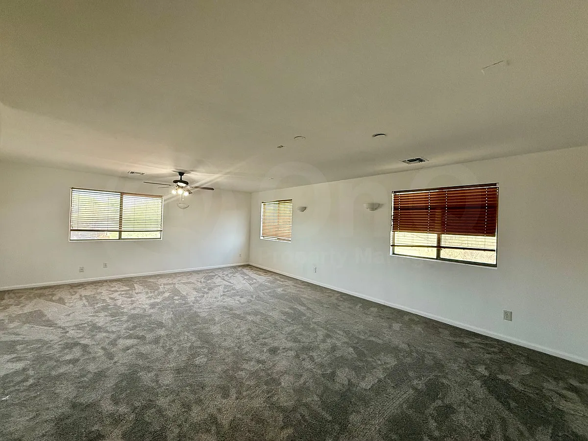 4 bed, 3.0 bath, 2634 sqft, $2,400 — Photo 4