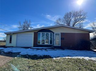 2720 Steeplechase Ln, Florissant, MO 63033