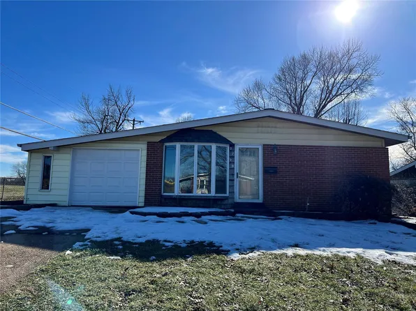 2720 Steeplechase Ln, Florissant, MO 63033