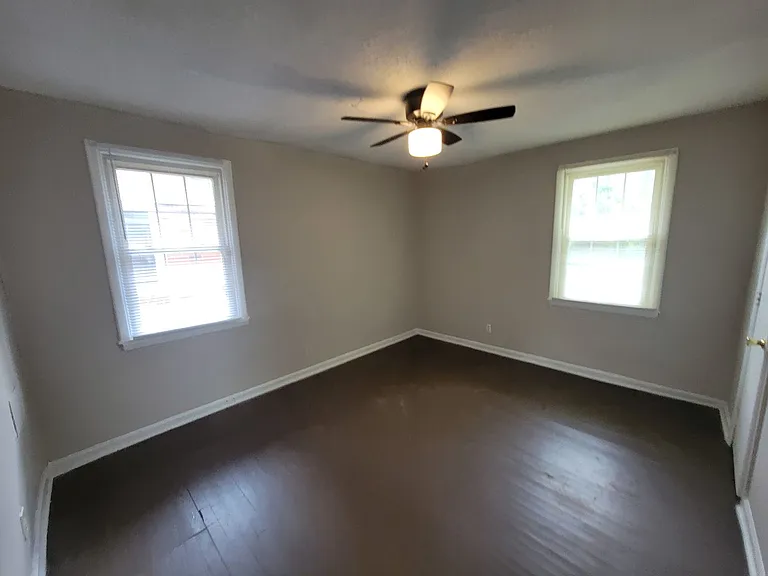 2111 Dyer St — Photo 10