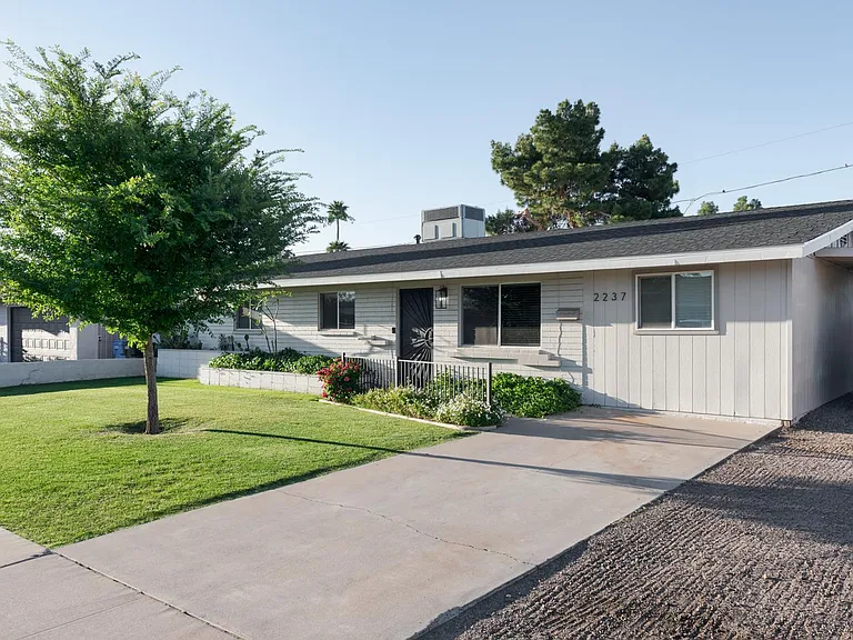 2237 E Hillery Dr — Photo 22