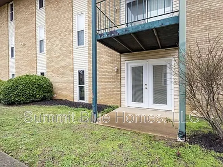 555 N Dupont Ave — Photo 12