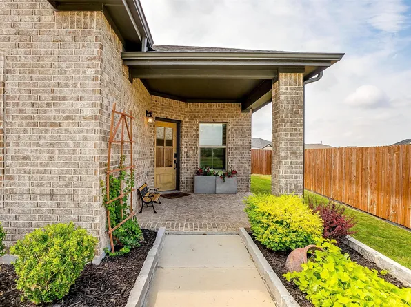 1108 Lakeville Dr, Fort Worth, TX 76177