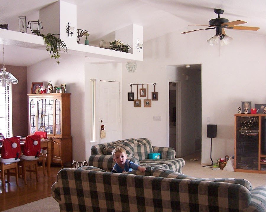 Front/Door Hallway view