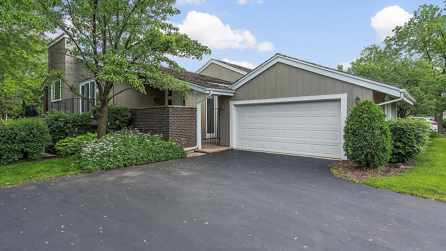 132 Briarwood Ave photo 1