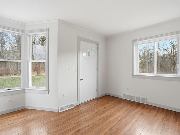 5th image of 17753 Waterloo Rd