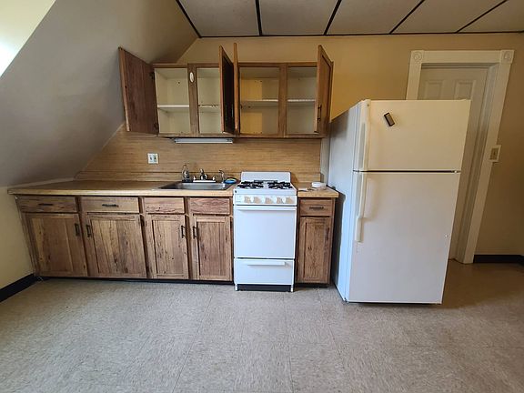 3rd image of 196 Hillside Ave #8