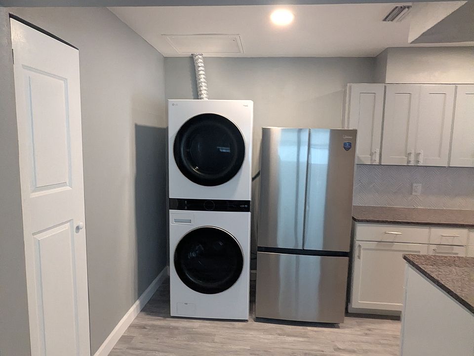 1st image of 14913 1st St E