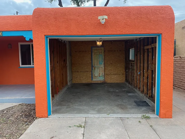 1020 Girard Blvd NE — Photo 3