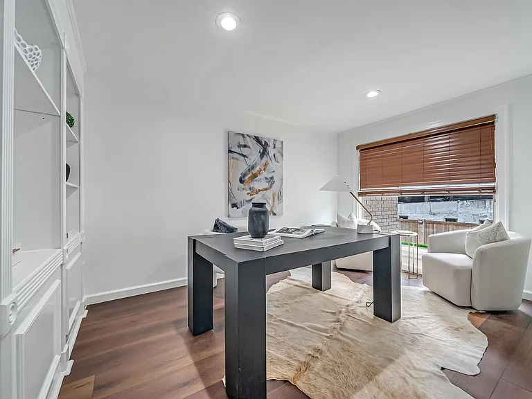516 S Post Oak Ln #18 — Photo 12