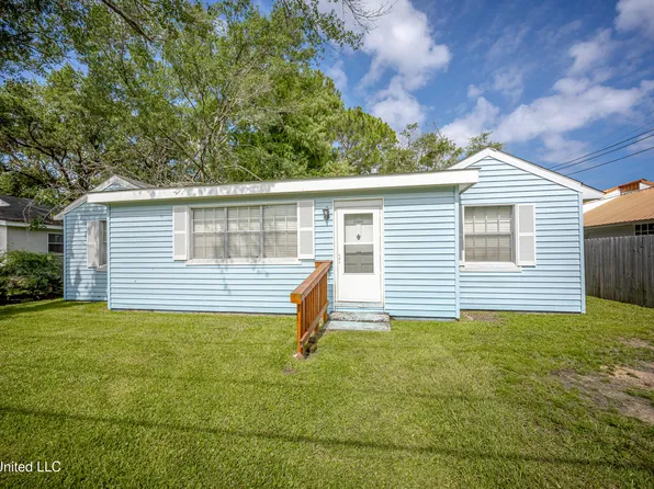 1815 Cherubusco St, Pascagoula, MS 39567