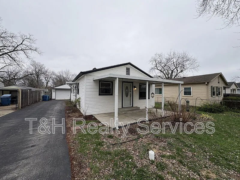 2637 Woodrow Ave photo 1