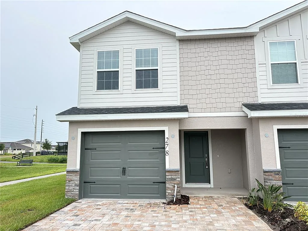 3 bed, 2.5 bath, 1730 sqft, $2,300 — Photo 1